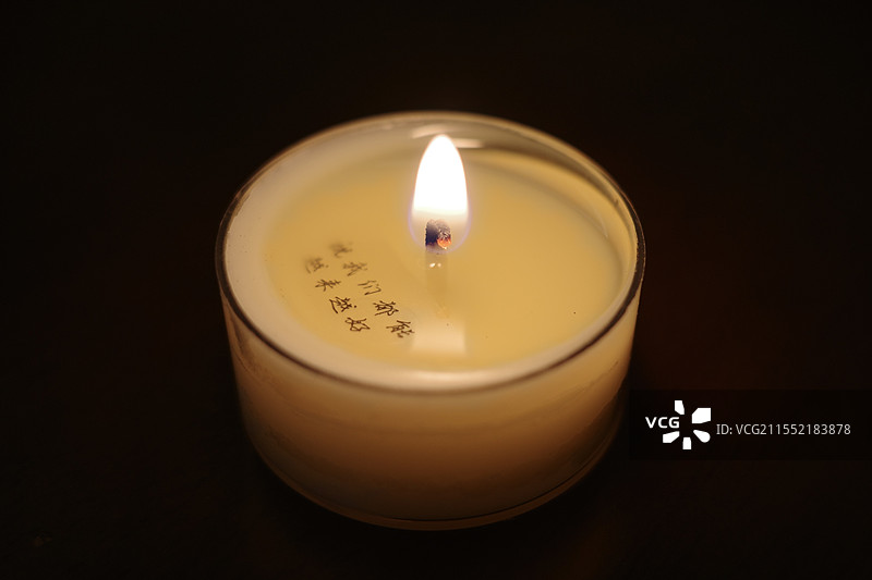 中式艺术汉子祝福蜡烛香薰火焰特写图片素材