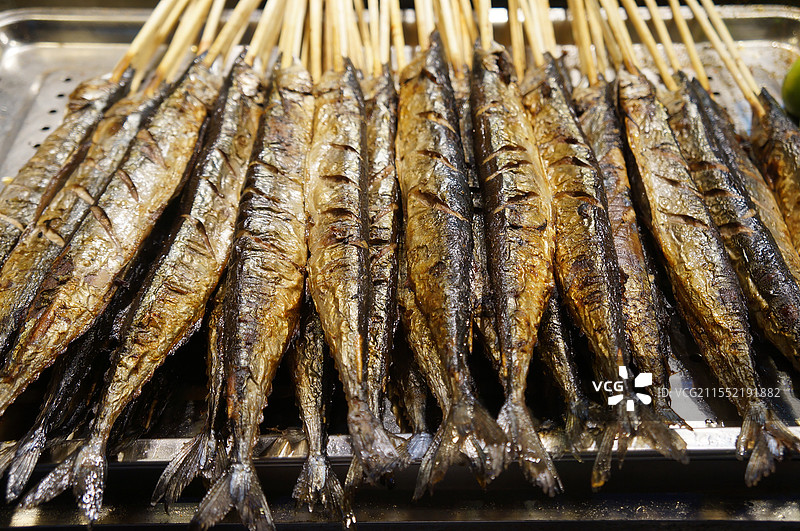 秋刀鱼烧烤串图片素材