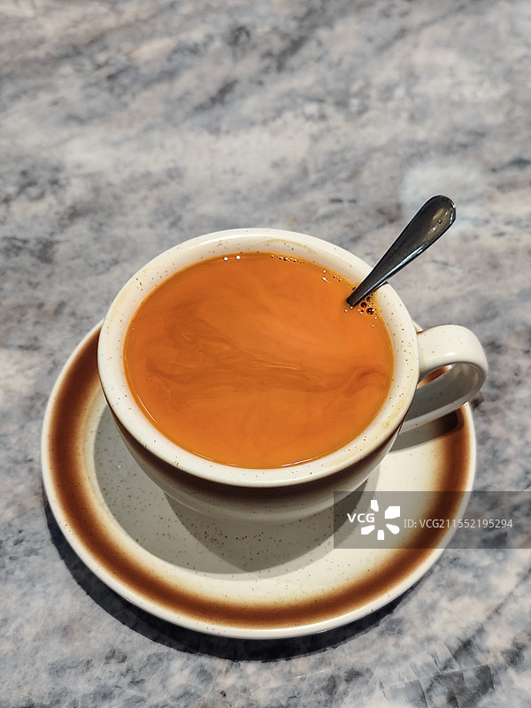 经典港式奶茶45度俯拍特写图片素材