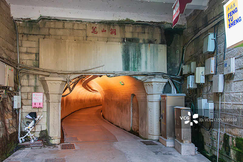笔山洞的时光隧道，摄于厦门鼓浪屿图片素材