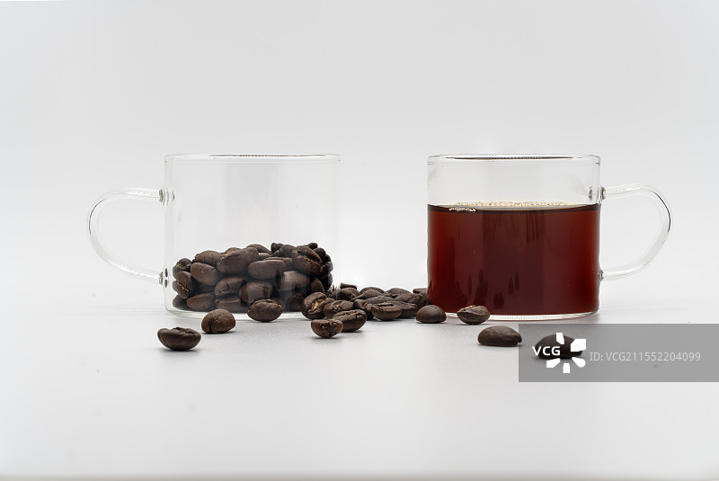 咖啡豆与手冲咖啡静物组图（白底摄影/商业广告适用）图片素材
