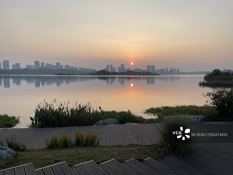 成都兴隆湖的落日景色图片素材