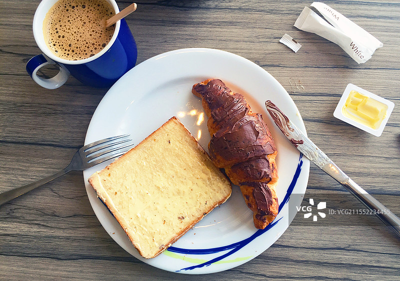 西式早餐面包牛角包咖啡刀叉图片素材