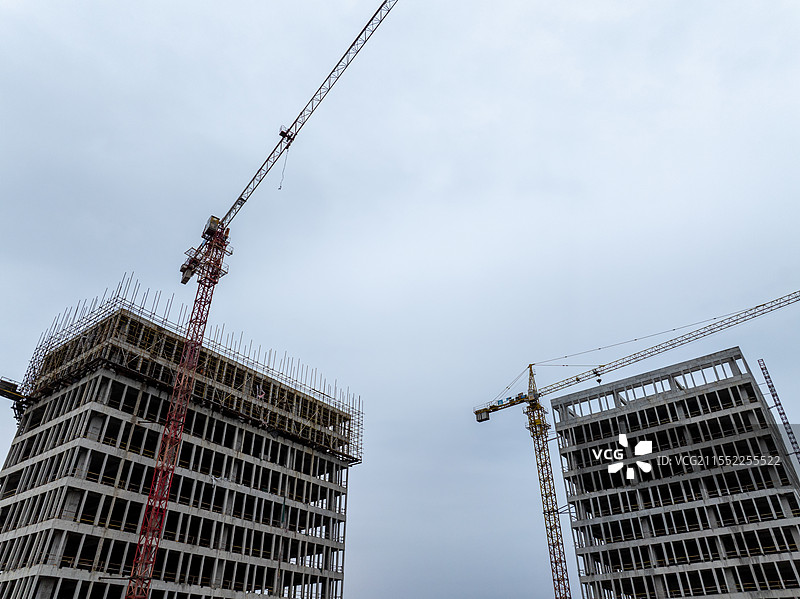 河南省周口市 开元大道 昌建商务楼 烂尾楼 烂尾楼盘 停工建筑 停工工地图片素材