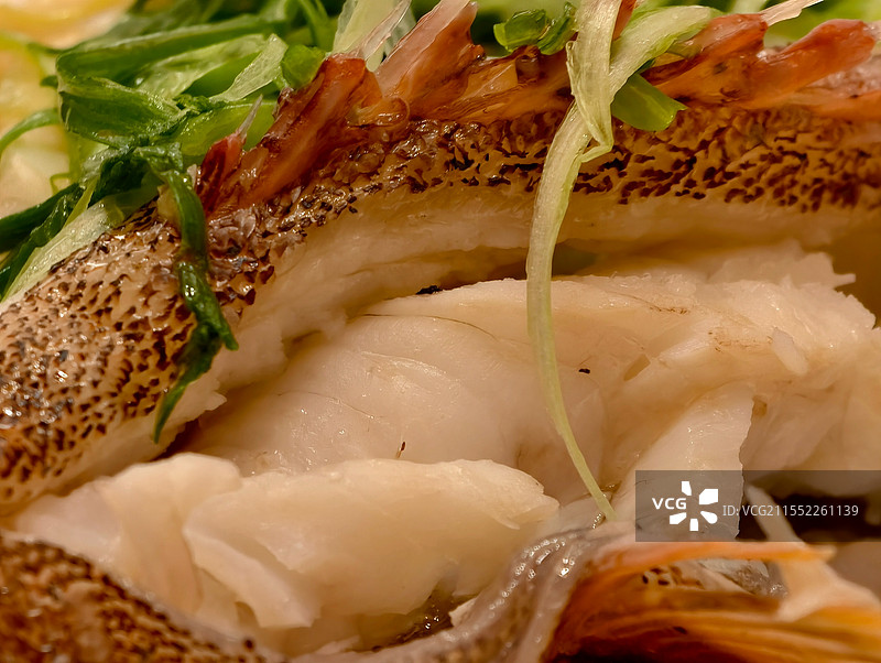 美味的鱼配蔬菜图片素材