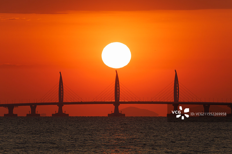 港珠澳大桥三帆塔日出图片素材