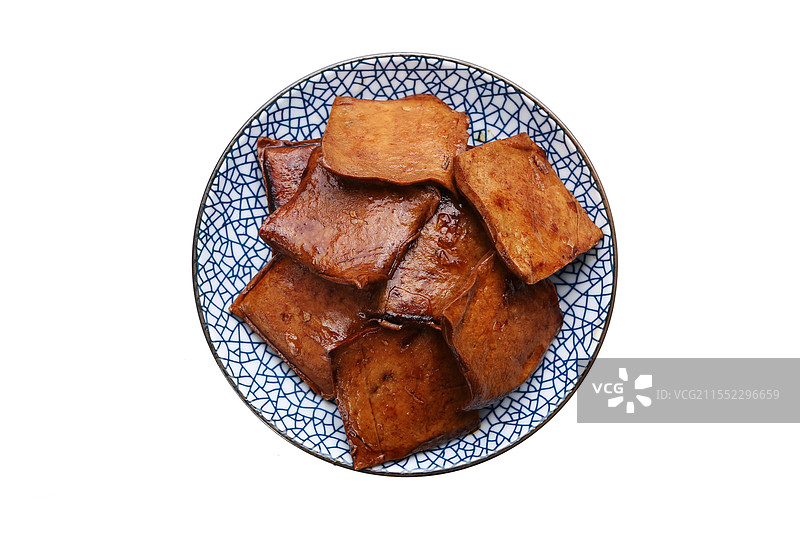 蓝白瓷盘装五香豆干图片素材