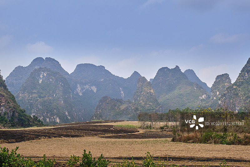 广西喀斯特山脉田园风光图片素材