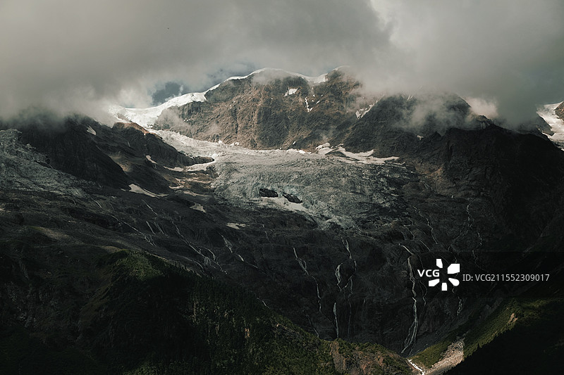 云南雨崩村梅里雪山图片素材