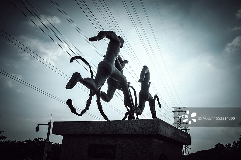 奔跑者雕塑图片素材