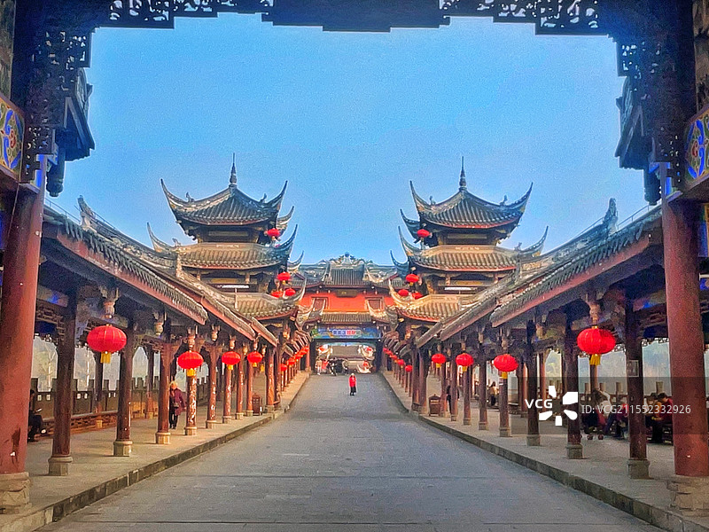 成都市双流黄龙溪廊桥近景图片素材