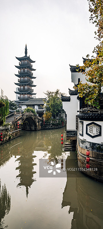 上海嘉定州桥老街明清建筑法华塔河流倒影景观图片素材