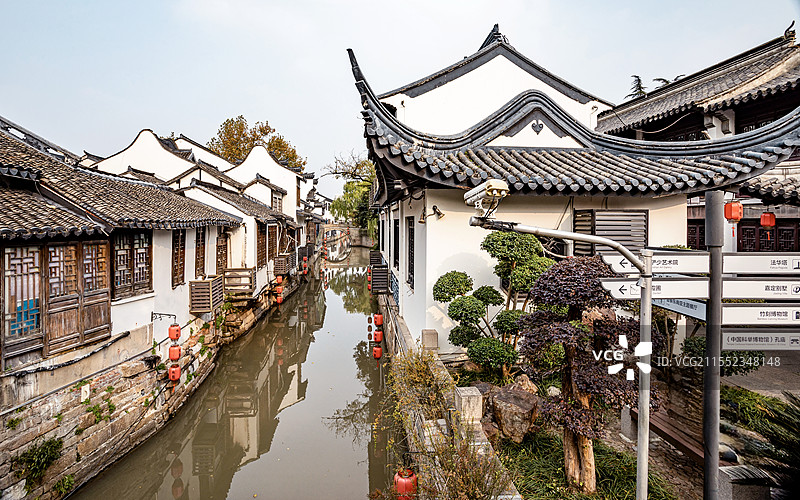 上海嘉定州桥老街明清建筑法华塔河流倒影景观图片素材