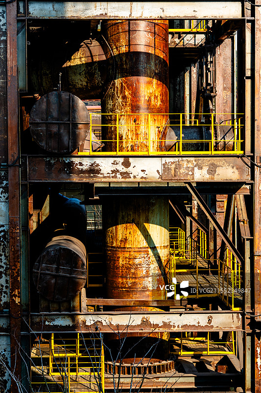 大运河杭钢公园，斑驳的废弃管道图片素材