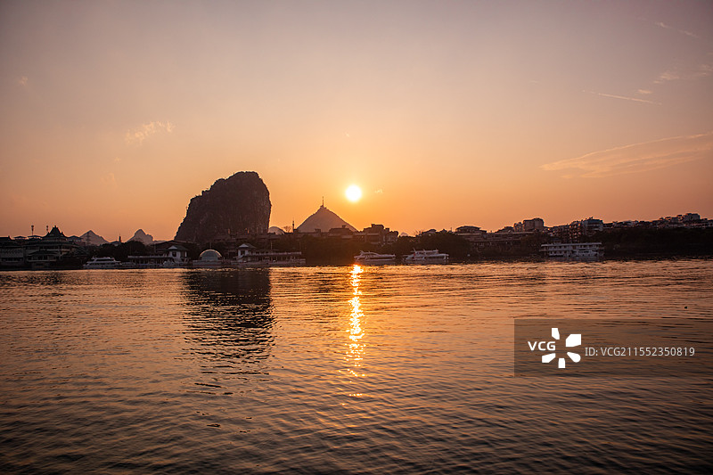 桂林漓江南溪山日落图片素材