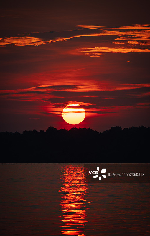 平天湖日出图片素材