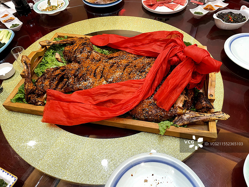 美食烤全羊烤羊肉手把肉图片素材