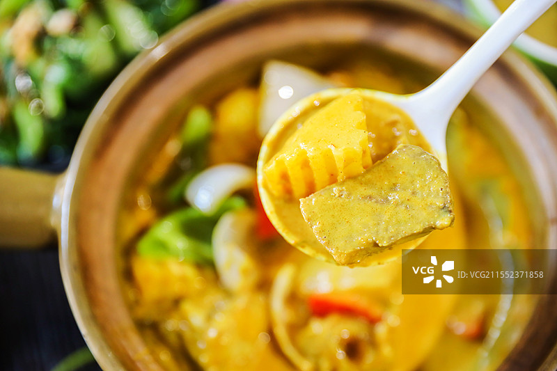 咖喱牛腩咖喱牛肉炖牛腩黄金咖喱咖喱饭牛腩煲图片素材