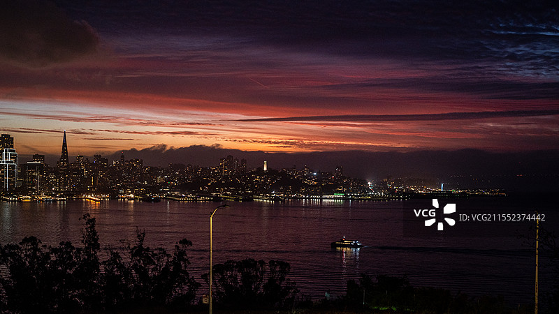美国加州旧金山珍宝岛晚霞-城市天际线图片素材