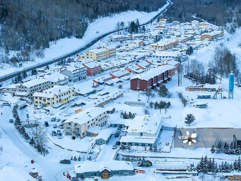航拍冬天清晨大雪后的二浪河景区雪景风光图片素材