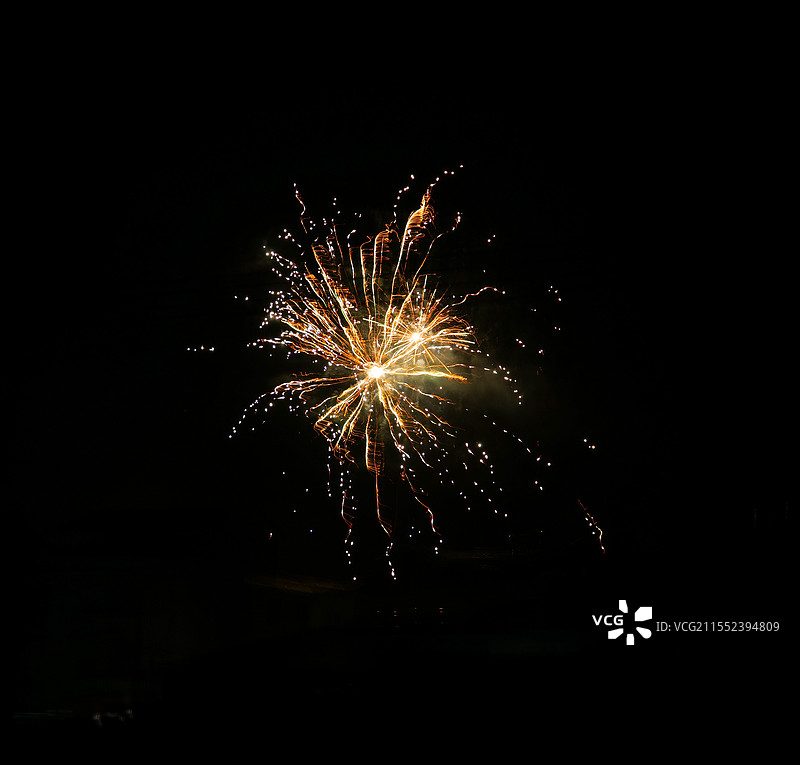 烟花绽放的瞬间图片素材