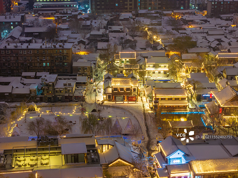 大雪后的济南大明湖夜景图片素材