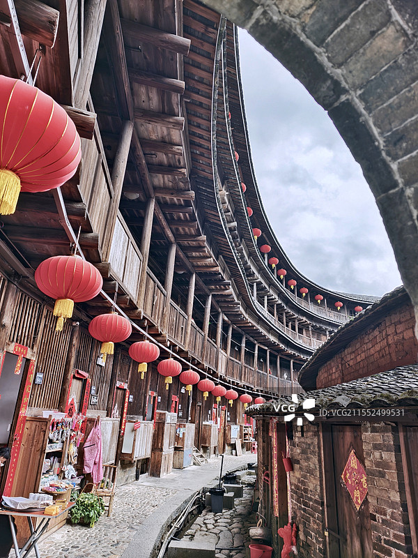 福建龙岩一线天土搂王 承启楼图片素材