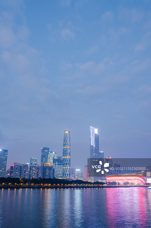 广州珠江新城CBD摩天大楼城市夜景灯光图片素材