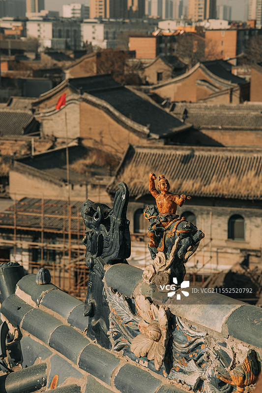 山西太谷古城鼓楼上的雕塑图片素材