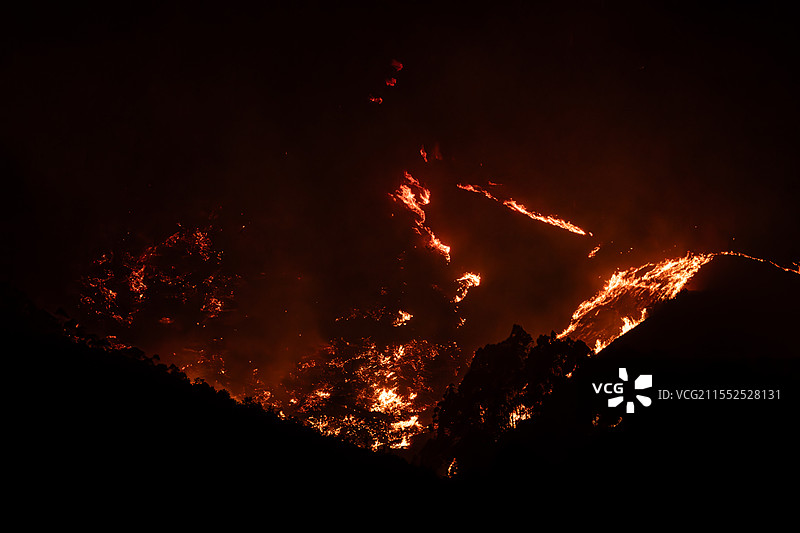 山火野火森林火灾大火烧山火焰火焰山黑夜着火图片素材