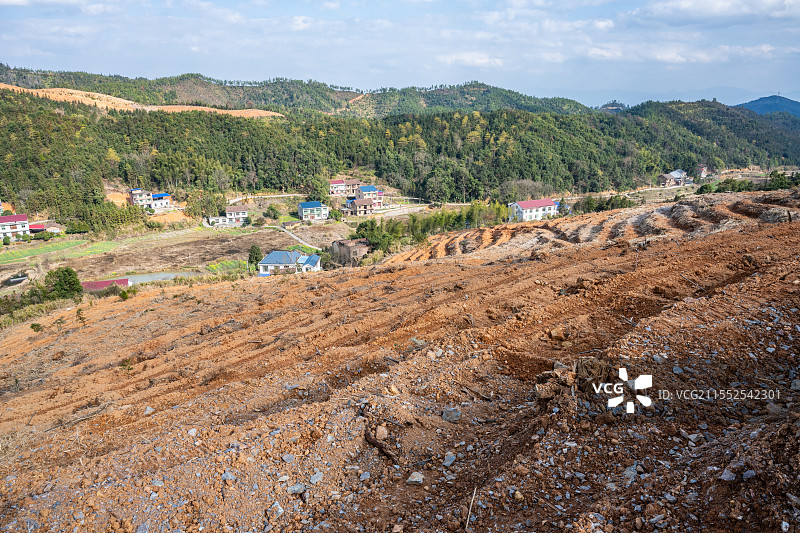 春季造林翻耕的高山土地图片素材
