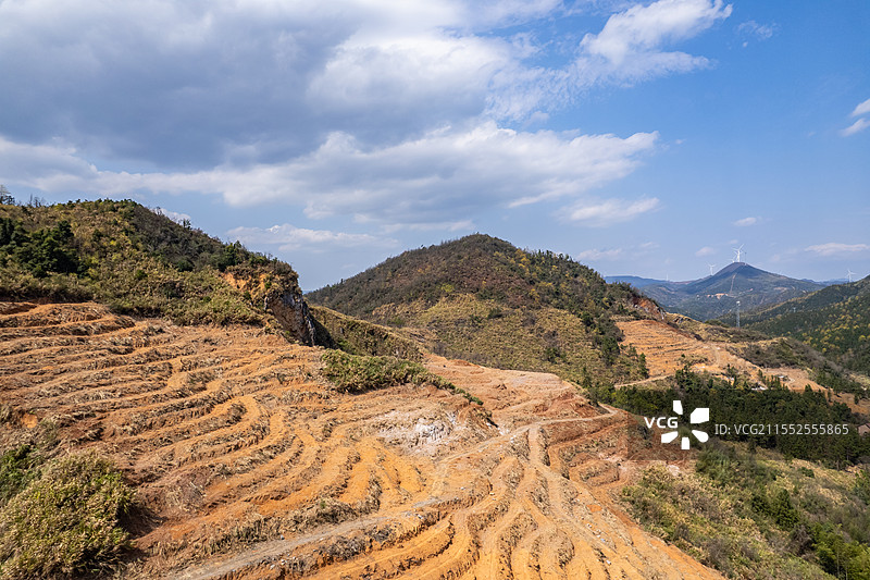 春季造林翻耕的高山土地图片素材