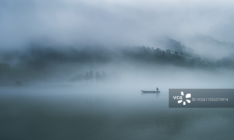 迷雾孤舟图片素材