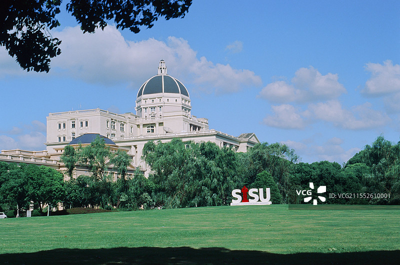 上海外国语大学（SISU）图书馆与草地图片素材