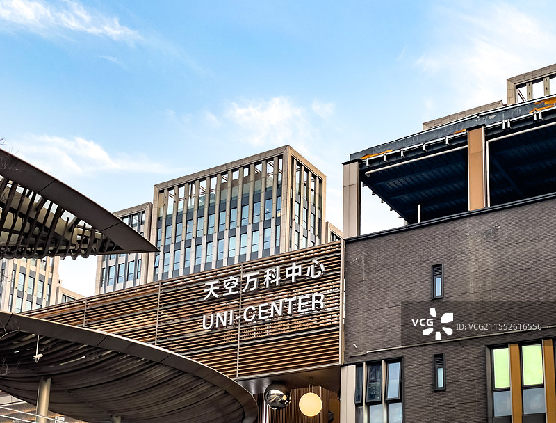 万科集团在上海的上海天空万科中心现代办公大楼（上海天空万科广场|上海万科天空之城）图片素材