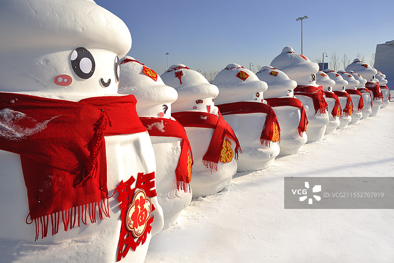 哈尔滨冰雪大世界里的福娃图片素材