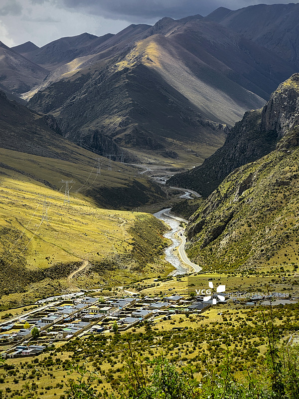 拉萨市林周县狮林寺附近图片素材