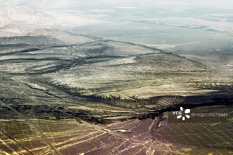 新疆吐鲁番黑色戈壁地貌图片素材