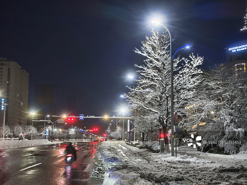 暴雪过后之夜3月2日山东多地突如其来一场大暴雪图片素材