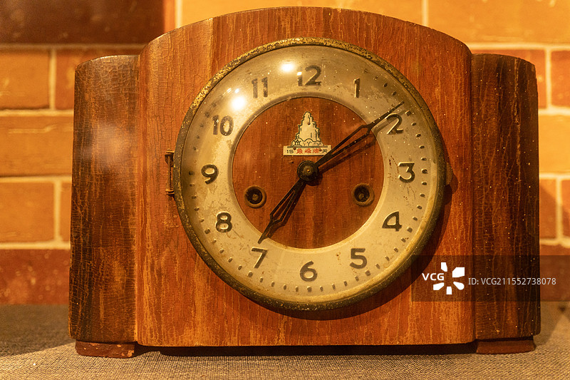 柳州工业博物馆-柳州产15天金声木座钟图片素材