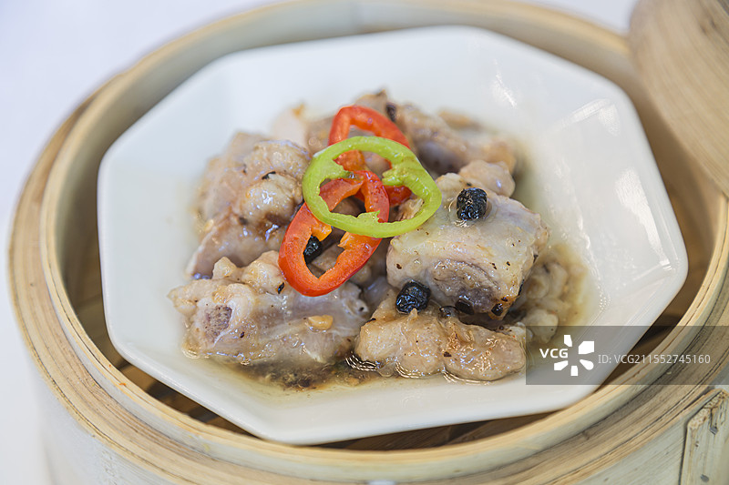 蒸笼里的豉椒蒸排骨图片素材