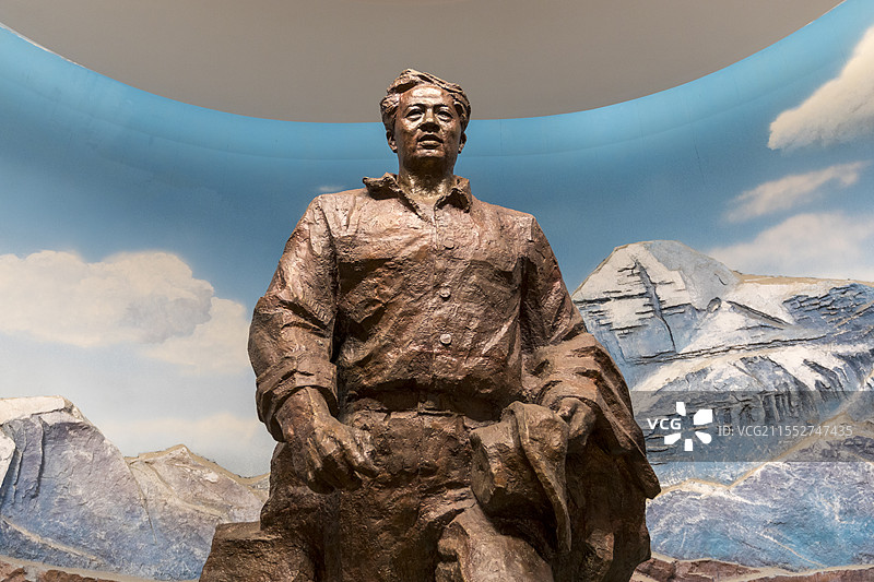 山东省聊城市孔繁森同志纪念馆，孔繁森雕像图片素材