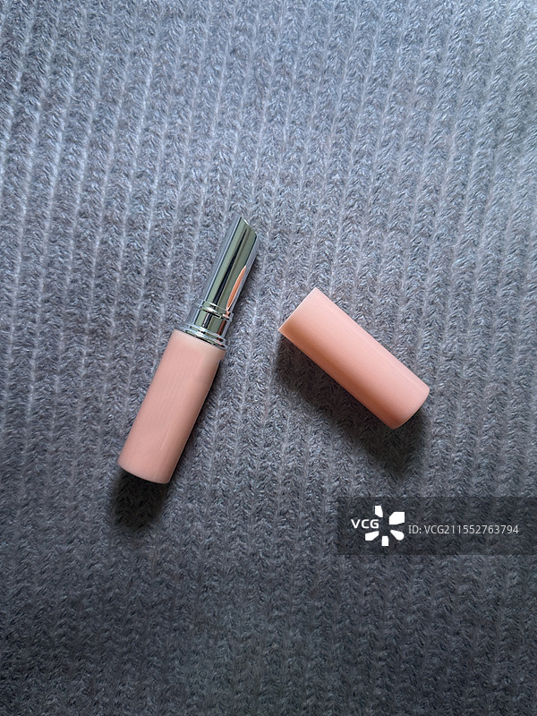 dhc蝶翠丝润唇膏图片素材