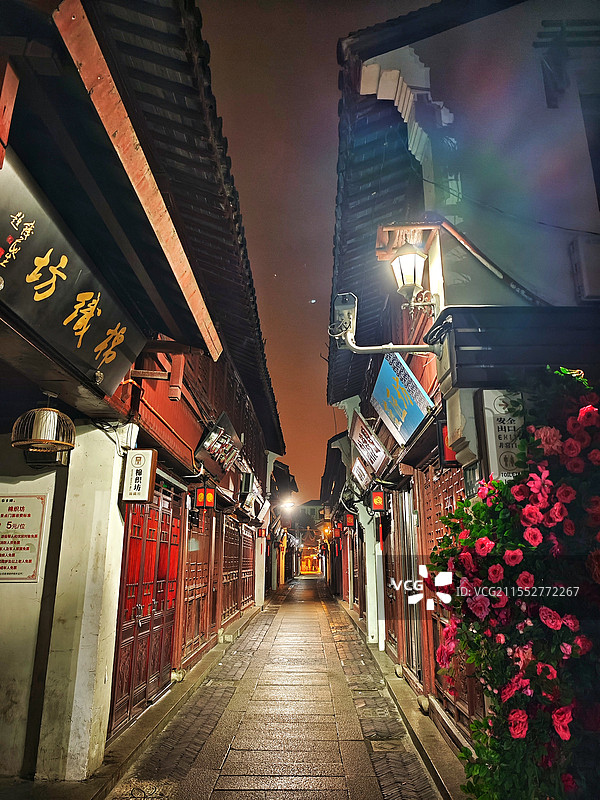 春夜寂静七宝老街图片素材