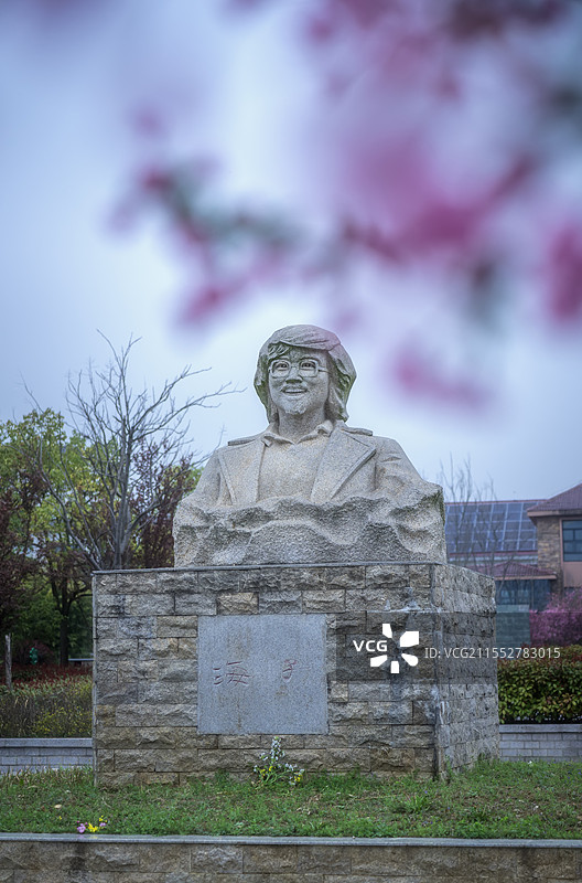 诗人海子图片素材