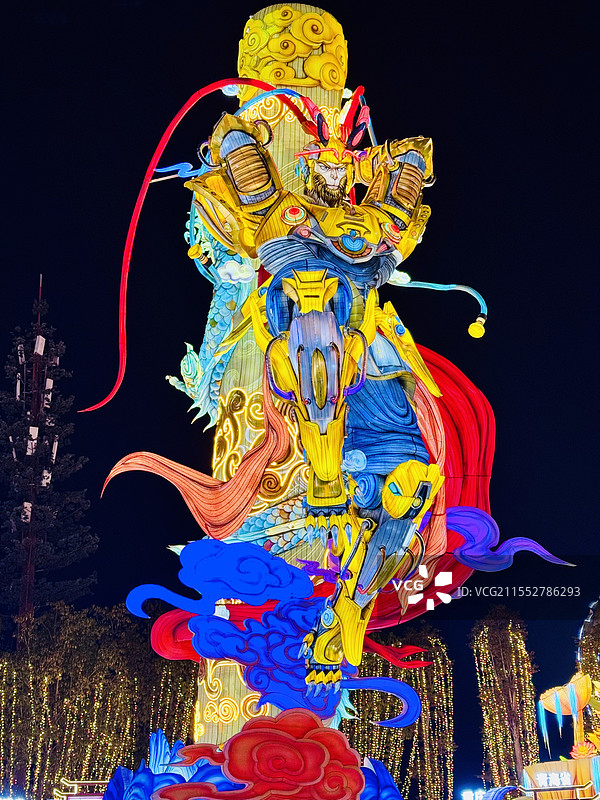 2025年自贡灯会以“灯贺中华 气象万千”为主题，200余组灯组呈现传统与现代交织的光影奇观。图片素材