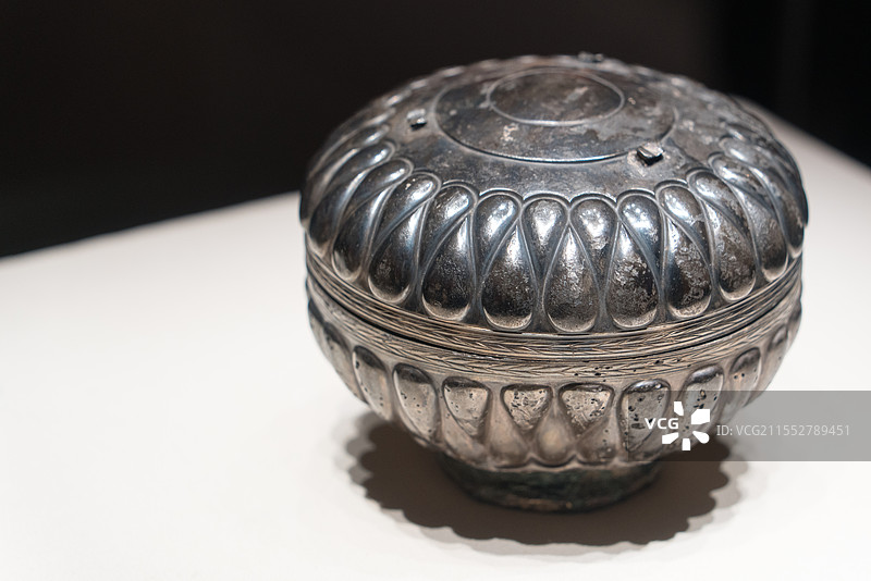 秦汉中外交流见证：广州南越王博物馆国宝级文物波斯银盒图片素材