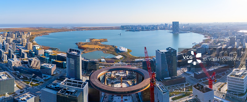 航拍上海滴水湖金融湾-荣耀之环图片素材