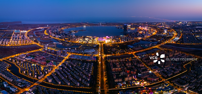 航拍上海滴水湖金融湾夜景图片素材