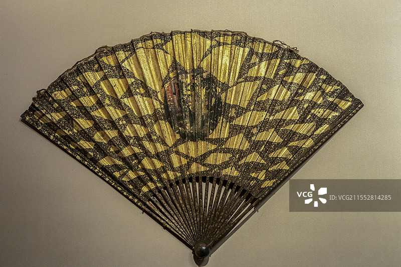 江西省博物馆“古代历史文化展”：泥金竹骨纸折扇（明，1980年江西省南城县益宣王夫妇墓李妃棺出土）图片素材